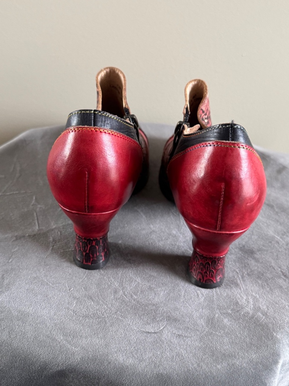 L’Artiste Spring Step Red and Black Shoes - Picture 3 of 6